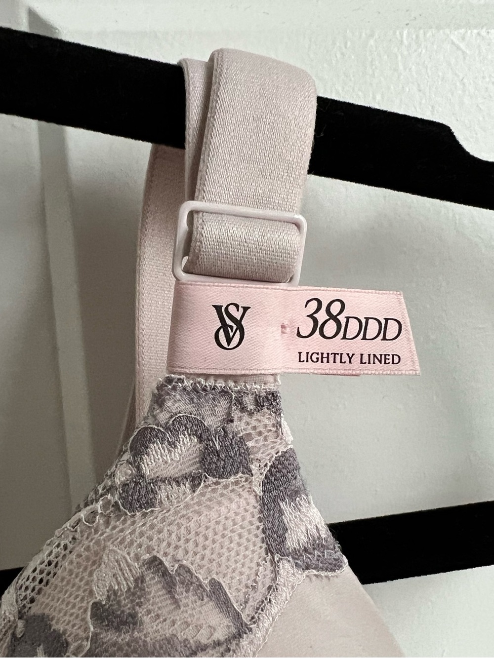 Victoria's Secret Lightly Lined Bra in Blush and Gray - 38DDD
